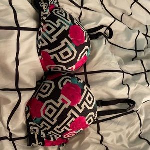Brand new super cute Victoria’s Secret pink push up bra with roses